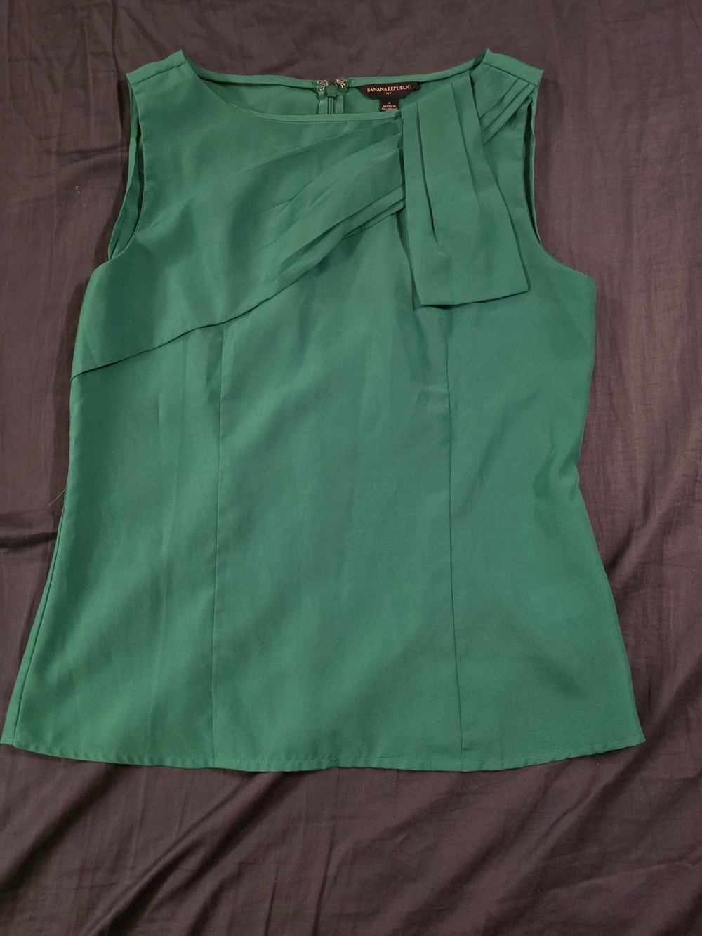 Banana Republic Green Sleeveless Pleated Neck Shell
